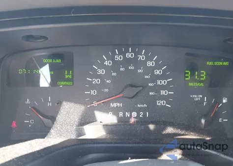 1998 Lincoln Town Car Signature z USA, uszkodzony, nr VIN 1LNFM82W6WY711741